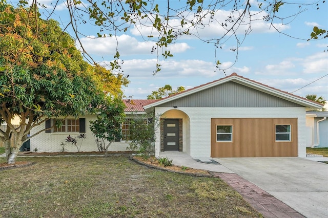 view of front of property with a front yard