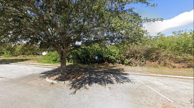 Listing photo 2 for 102 Lee St, Oldsmar FL 34677