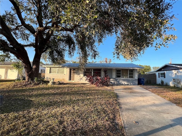 ranch-style home with a front yard