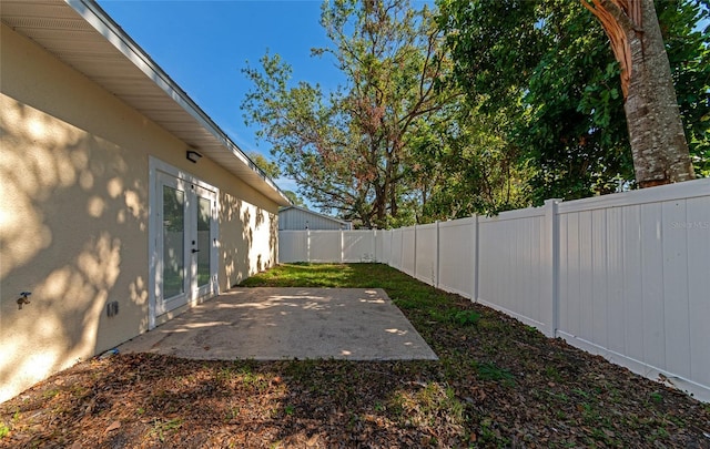 view of yard featuring a patio