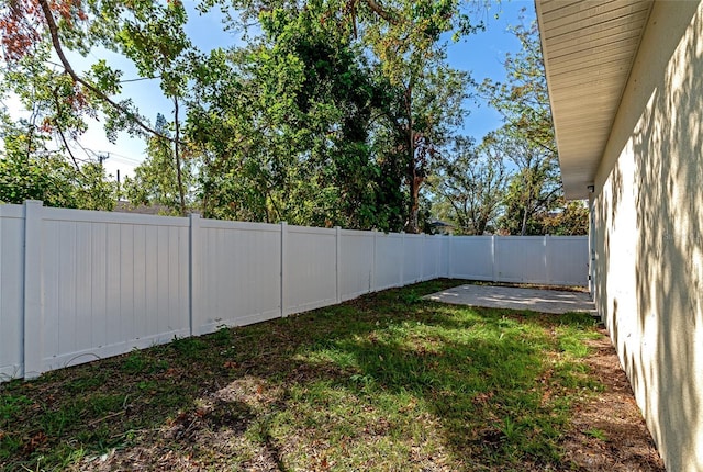 view of yard featuring a patio area