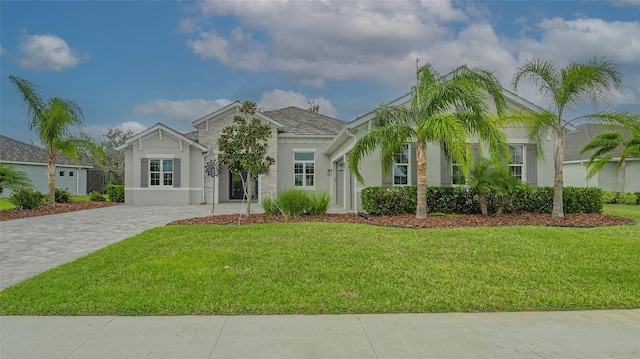 view of front of house featuring a front yard