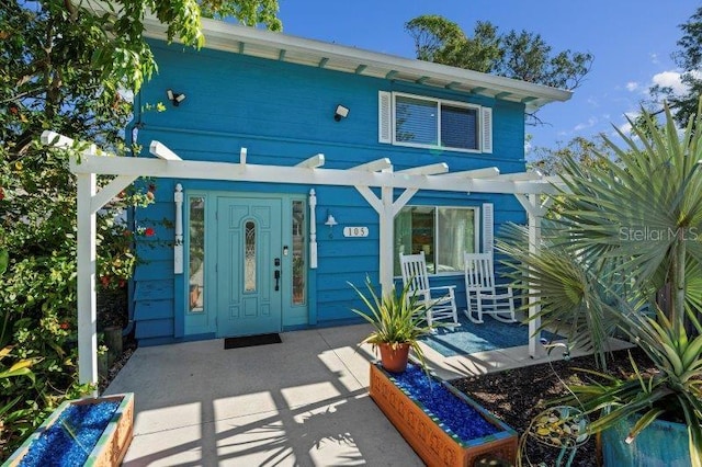 view of front of property featuring a porch