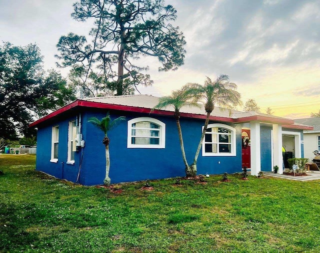 view of front of property with a lawn