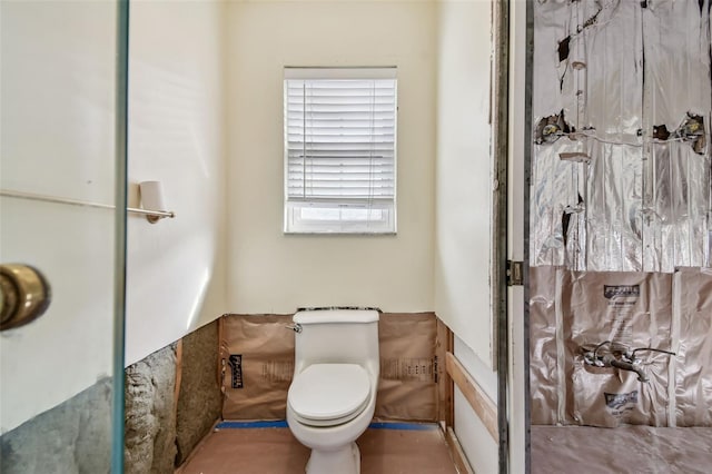 bathroom featuring a shower and toilet