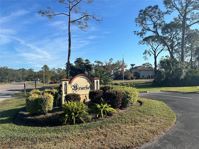 view of community / neighborhood sign