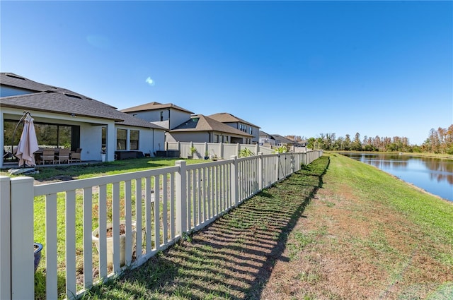 view of yard featuring a water view