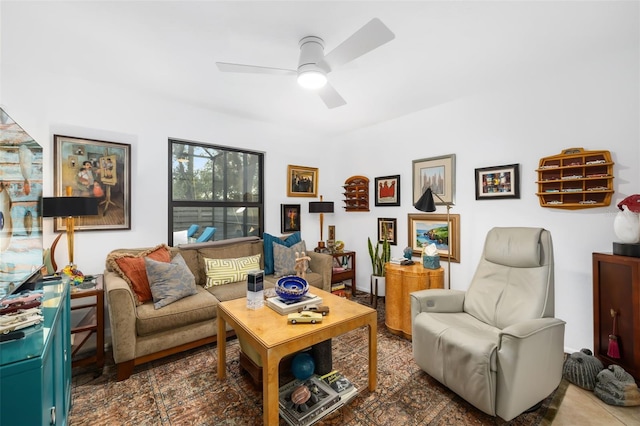 living area featuring ceiling fan