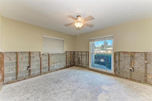 empty room featuring a textured ceiling and ceiling fan