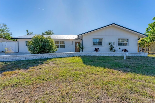 single story home featuring a front yard