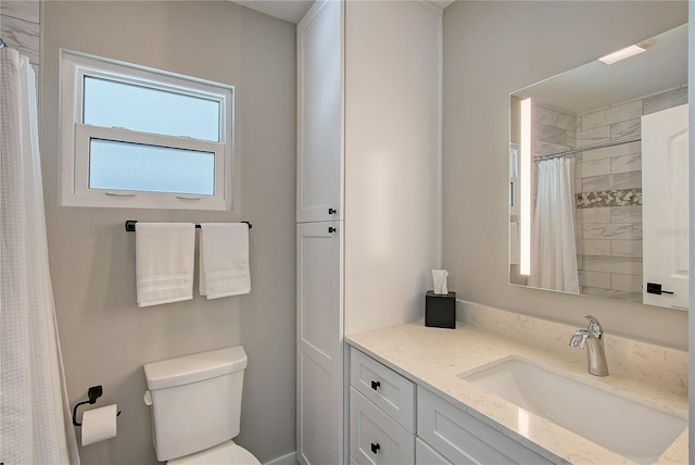 bathroom featuring a shower with curtain, vanity, and toilet