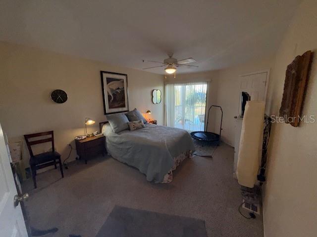 bedroom with ceiling fan