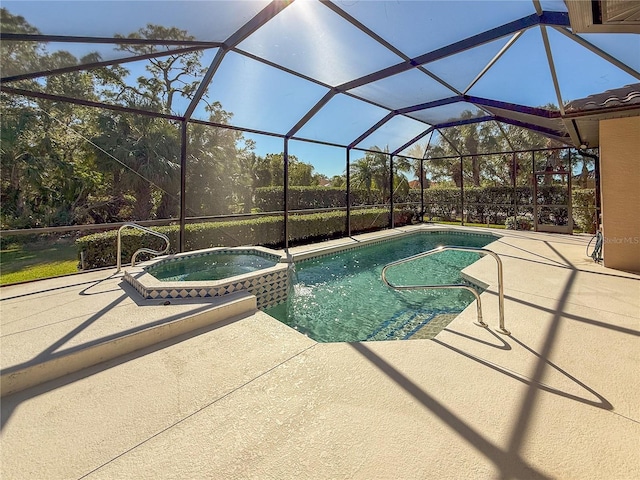 view of pool featuring an in ground hot tub, a patio area, and a lanai