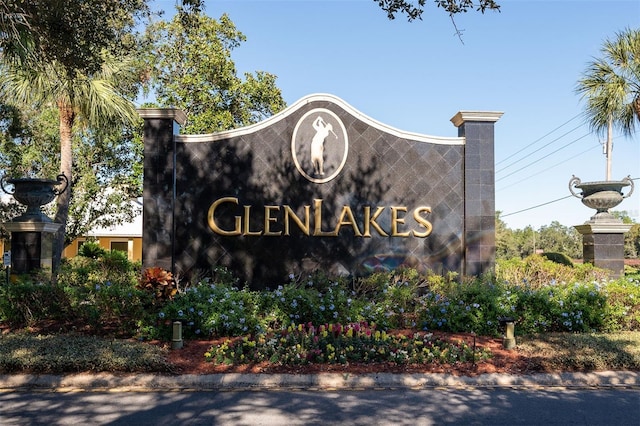 view of community / neighborhood sign