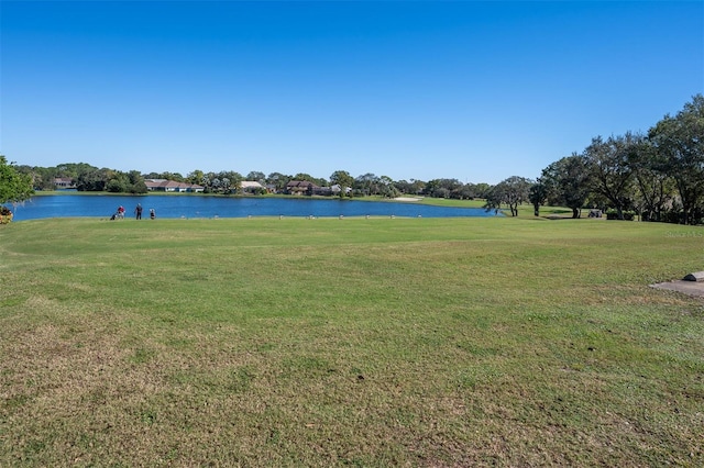 view of yard featuring a water view