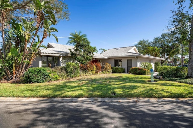 view of front of house featuring a front yard