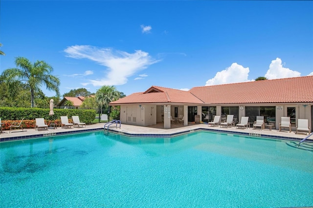 view of swimming pool featuring a patio