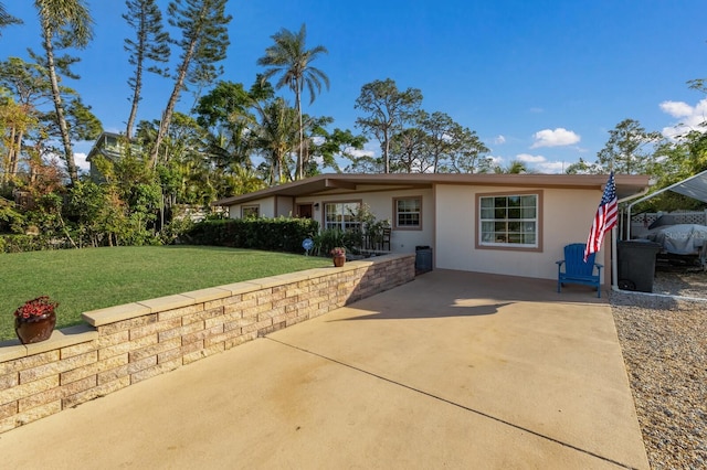 view of front of house featuring a front lawn