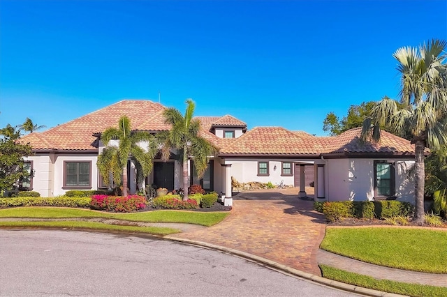 mediterranean / spanish-style home featuring a carport