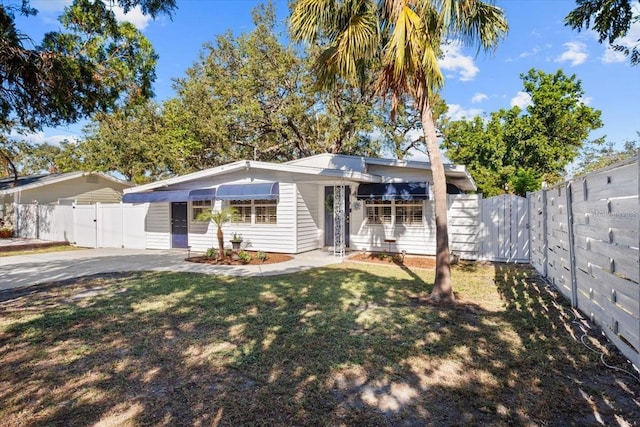 ranch-style home with a front yard