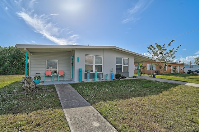 view of front facade with a front lawn