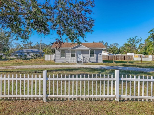 single story home featuring a front lawn