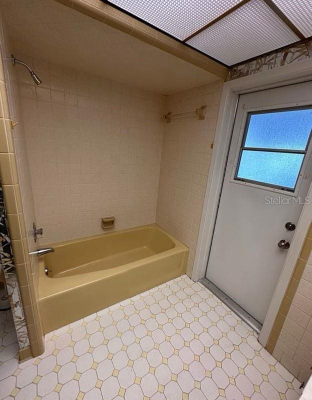 bathroom featuring shower / tub combination