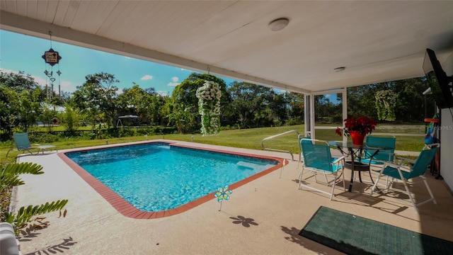 view of swimming pool featuring a patio area and a yard