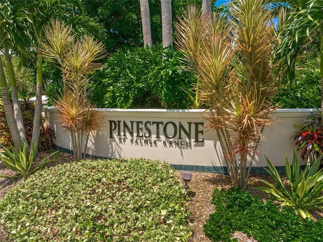 view of community / neighborhood sign