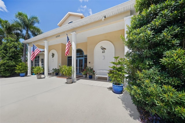 property entrance featuring a porch