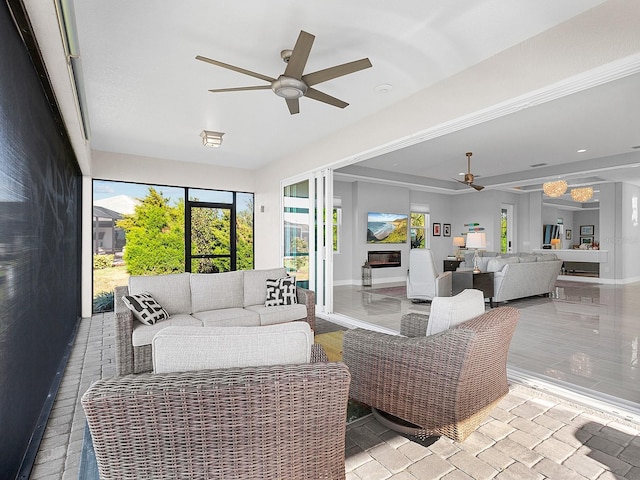 sunroom with ceiling fan