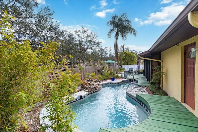 view of swimming pool