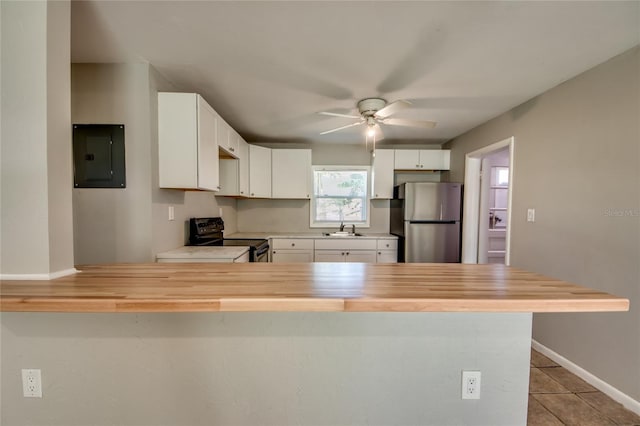 kitchen featuring kitchen peninsula, ceiling fan, sink, and stainless steel appliances