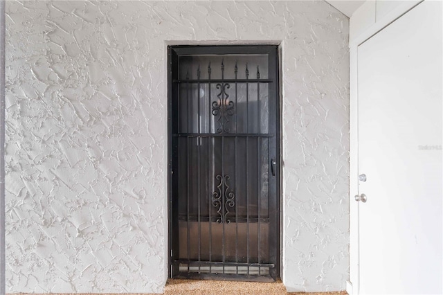 entrance to property with stucco siding