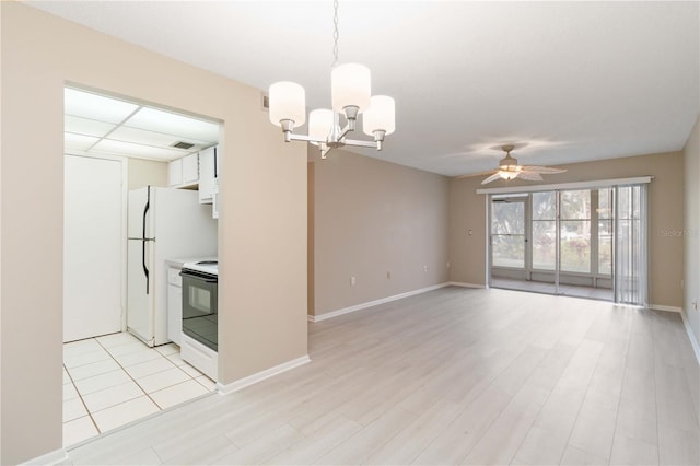 empty room with light wood-type flooring, baseboards, and ceiling fan with notable chandelier