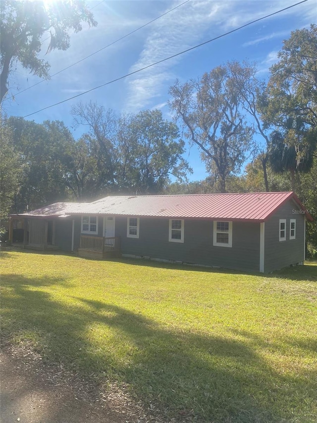 view of front of property with a front lawn