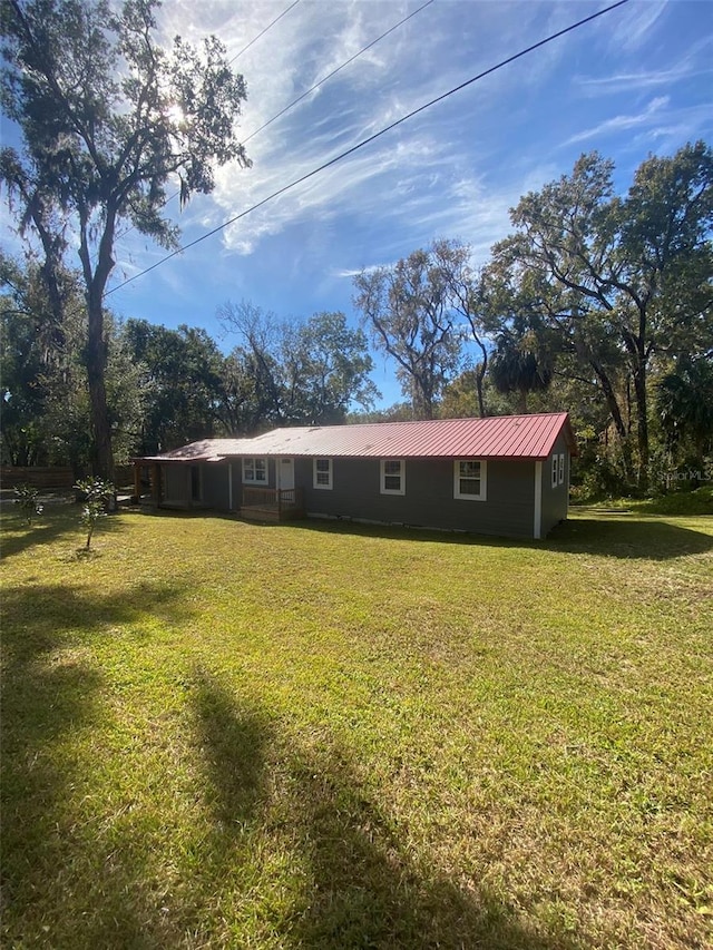 back of house featuring a lawn