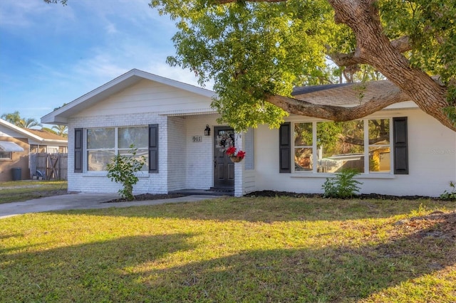 view of front of home with a front lawn