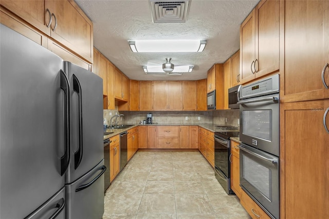 kitchen with tasteful backsplash, ceiling fan, black appliances, and a textured ceiling