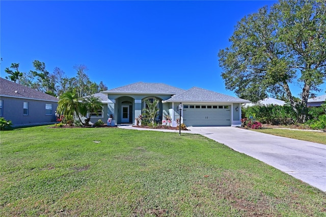 view of front facade featuring a garage and a front yard