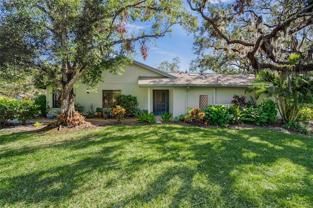 view of front of property with a front yard