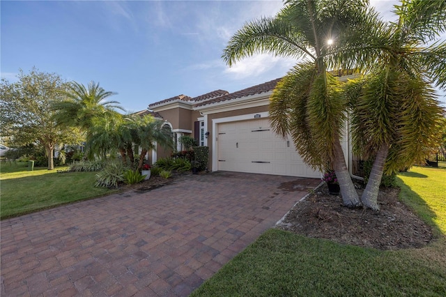 view of front of home featuring a front yard and a garage