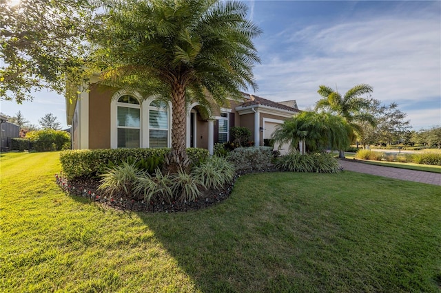 view of front of home featuring a front lawn