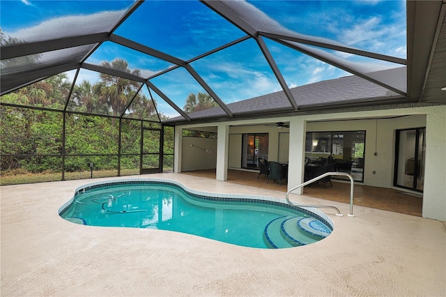 view of swimming pool with a lanai, ceiling fan, and a patio