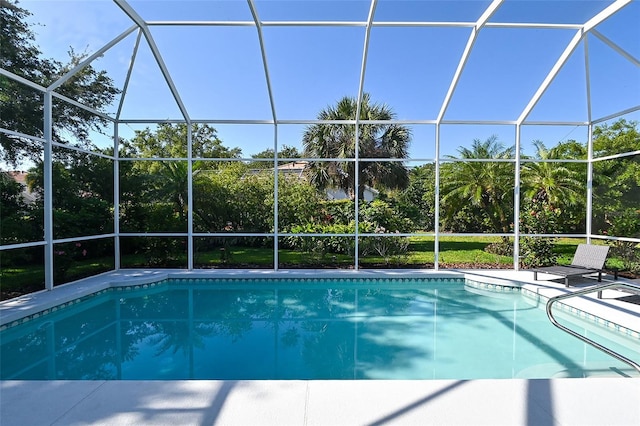 8334 Sailing Loop, Lakewood Ranch, FL 34202 - swimming pool featuring a lanai