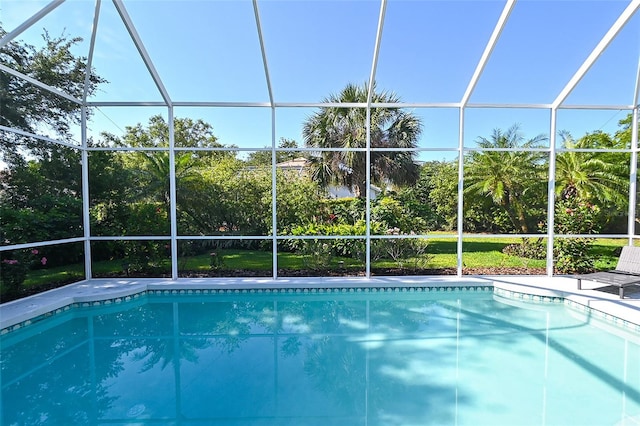 8334 Sailing Loop, Lakewood Ranch, FL 34202 - swimming pool featuring a lanai