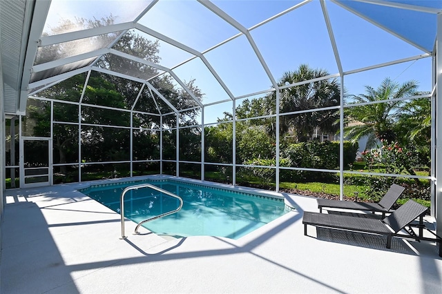 8334 Sailing Loop, Lakewood Ranch, FL 34202 - swimming pool with a patio and a lanai