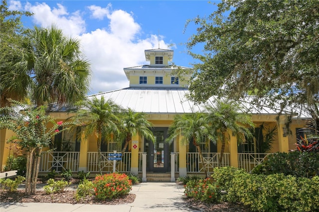 view of front of property