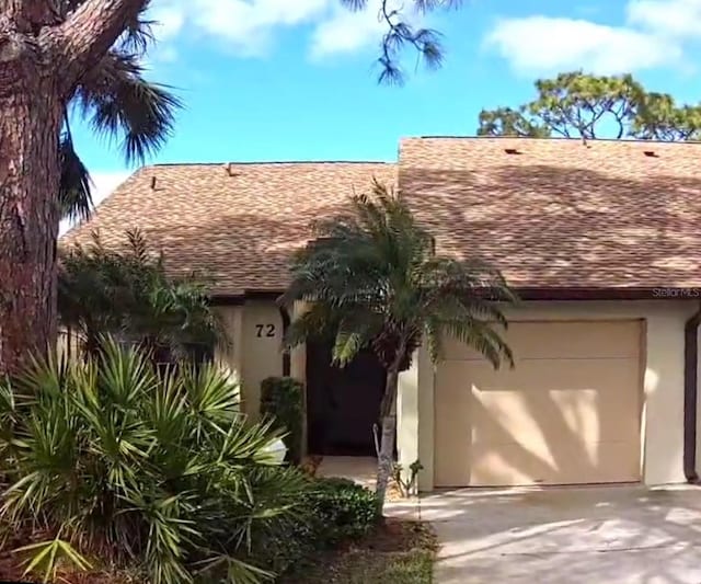 view of front facade featuring a garage