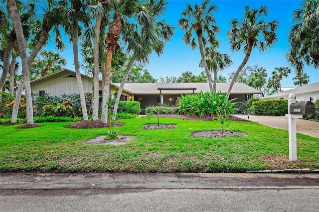 view of front of home featuring a front yard